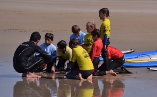  Clases de surf para niños en Morbihan 